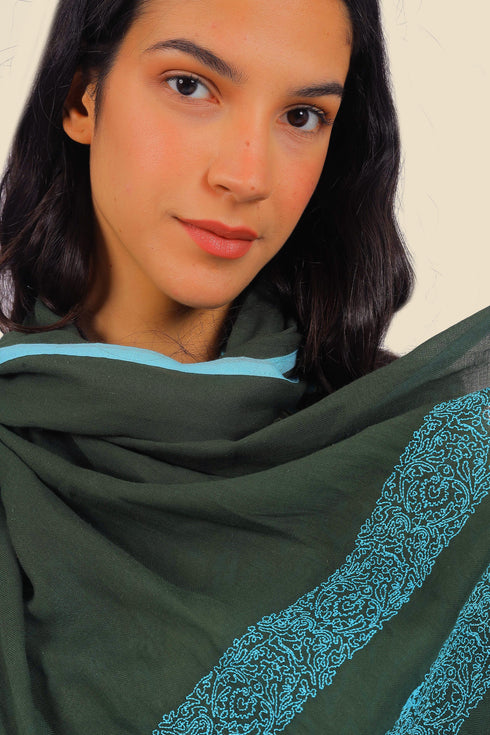 Embroidered shawl in cotton gauze.